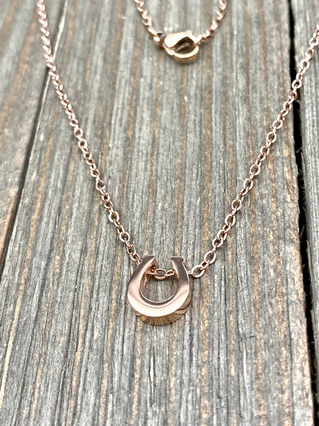 High Quality Rose Gold plated Non Tarnish Non Fade minimalist Stainless Steel necklace Jewelry Lucky Horseshoe shape pendant in dainty chain