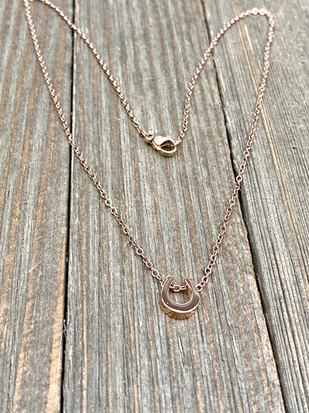 High Quality Rose Gold plated Non Tarnish Non Fade minimalist Stainless Steel necklace Jewelry Lucky Horseshoe shape pendant in dainty chain