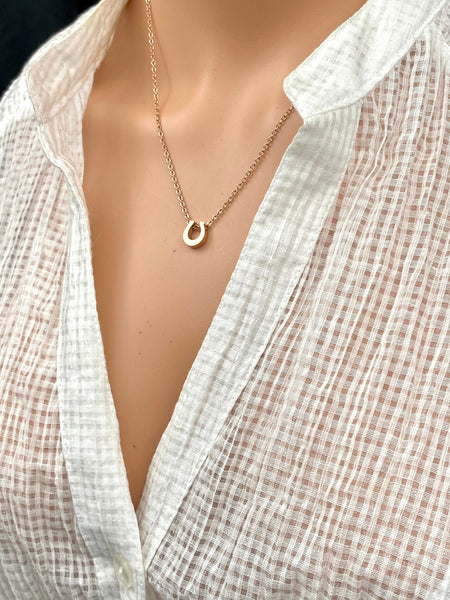 High Quality Rose Gold plated Non Tarnish Non Fade minimalist Stainless Steel necklace Jewelry Lucky Horseshoe shape pendant in dainty chain