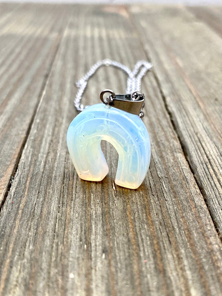 Opal stone Horseshoe Shape Pendant Lucky Necklace with High Quality No Fade No Tarnish Hypoallergenic Stainless Steel chain horse rider gift