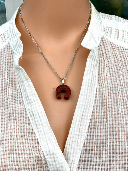 Red river stone Horseshoe Pendant Lucky Necklace High Quality No Fade No Tarnish Hypoallergenic Stainless Steel Dainty chain jewelry gift