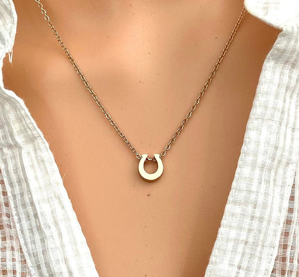 High Quality Rose Gold plated Non Tarnish Non Fade minimalist Stainless Steel necklace Jewelry Lucky Horseshoe shape pendant in dainty chain