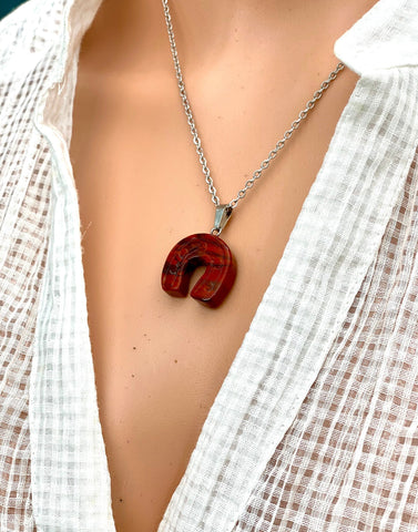 Red river stone Horseshoe Pendant Lucky Necklace High Quality No Fade No Tarnish Hypoallergenic Stainless Steel Dainty chain jewelry gift