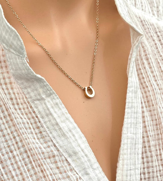 High Quality Rose Gold plated Non Tarnish Non Fade minimalist Stainless Steel necklace Jewelry Lucky Horseshoe shape pendant in dainty chain